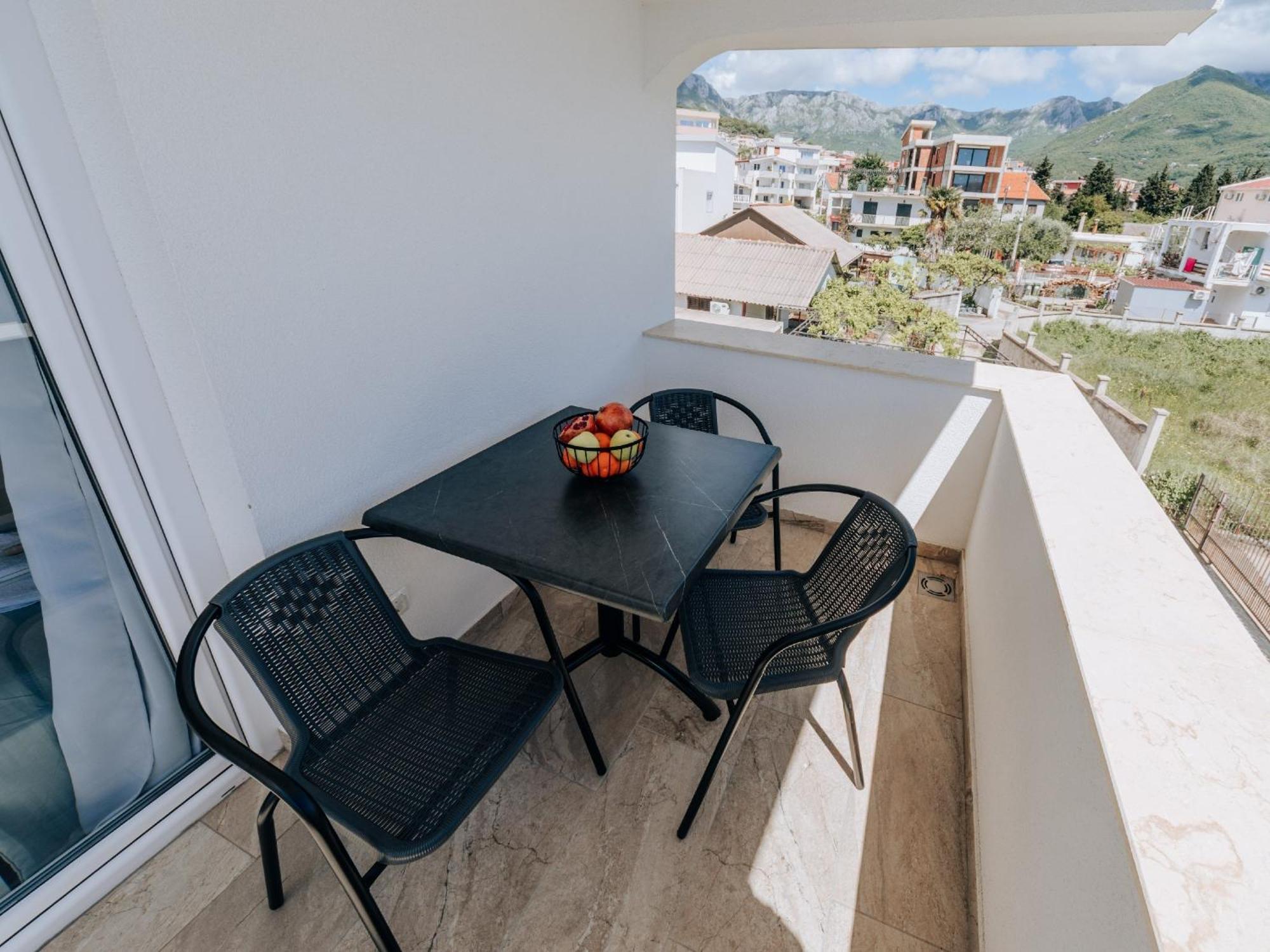 Apartments Milivojevic バール エクステリア 写真