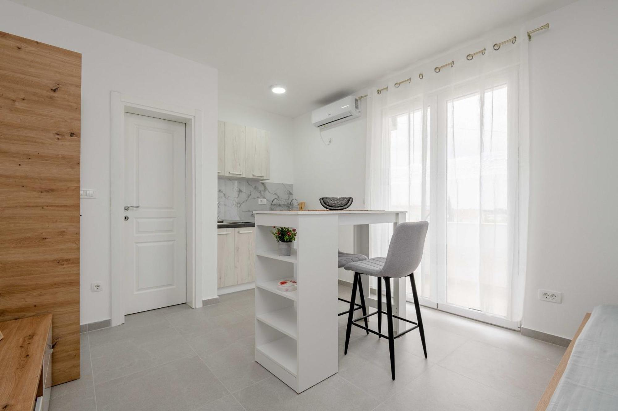 Apartments Milivojevic バール 部屋 写真