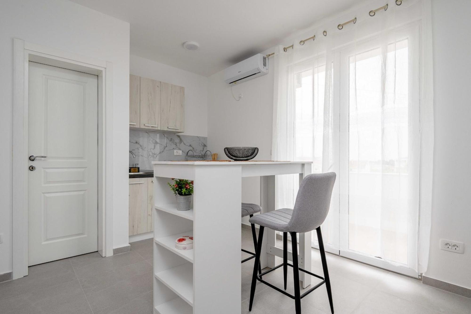 Apartments Milivojevic バール 部屋 写真